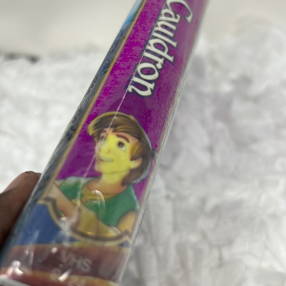 Walt Disney Home The Black Cauldron (Disney's Masterpiece) [VHS] Rated PG - Picture 7 of 7